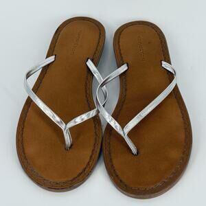 VINEYARD VINES Skinny Strap Flip Flops Womens 8 Silver Faux Leather 2Z001059-040